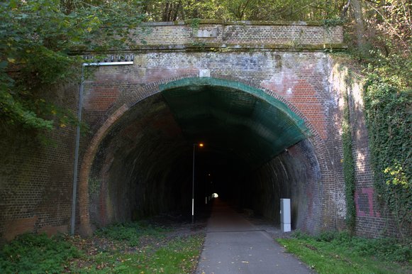 Tunnel de Hour après modification de l'éclairage — © Quentin Smits