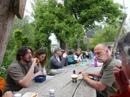 Visite de la ferme pédagogique Bos't Ename ce 3 mai 2025 avec les ambassadeurs du Réseau nature et les volontaires de la Cellule Biodiversité dans le bâti de Natagora — © Bénédicte Charlier