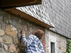 Bardage accueillant pour les chauves-souris — Bâtiment à Hombourg — © Gilles San Martin