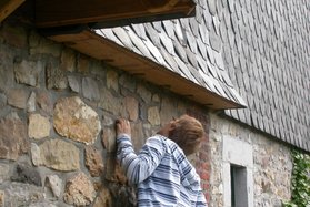 Bardage accueillant pour les chauves-souris — Bâtiment à Hombourg — © Gilles San Martin Bardage accueillant pour les chauves-souris — Bâtiment à Hombourg — © Gilles San Martin