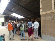 Visite de la ferme pédagogique Bos't Ename ce 3 mai 2025 avec les ambassadeurs du Réseau nature et les volontaires de la Cellule Biodiversité dans le bâti de Natagora — © Bénédicte Charlier