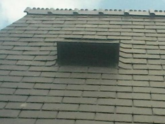 Chiroptière de toiture — Accès pour chauves-souris —	© Pierre Van Craen, architecte