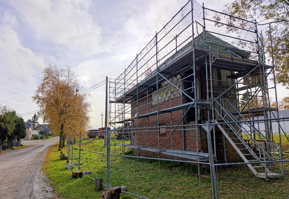 Sourbrodt, Cabine d'aiguillage du Croix Maquet en travaux, nov. 2025 — © Emily Hugo