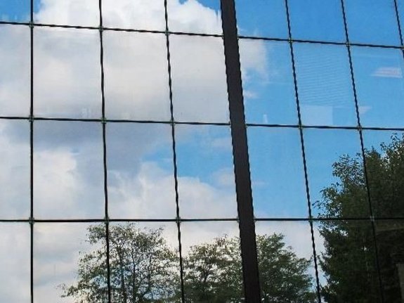 Vitrage réfléchissant dangereux pour la faune — © CEREMA