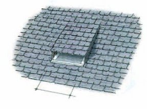 Principe de réalisation d'une chiroptière en toiture - in Guide pour l’aménagement des combles et clochers des églises et d’autres bâtiments p.33 © SPW Principe de réalisation d'une chiroptière en toiture - in Guide pour l’aménagement des combles et clochers des églises et d’autres bâtiments p.33 © SPW